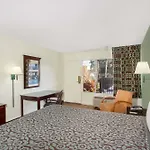 Travelodge By Wyndham Fort Myers North