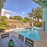 Cape Canaveral Cottage With Pool - Walk To Beach!