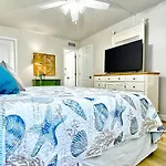 Chateaux Sunset Suites 408