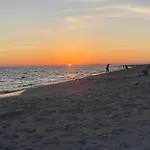 Tropical Winds Beachfront Motel And Cottages