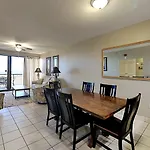 Navarre Towers #203