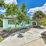 Bright And Breezy Cape Coral Retreat With Pool!