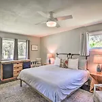 Dog-Friendly Home With Gas Grill - Walk To Rose Bay!