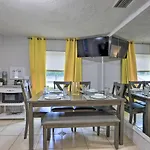 Central Sarasota Home 8 Mi To Siesta Key!