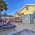 Vibrant Dunedin Getaway With Furnished Patio!