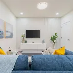 **Brand New** Luxurious Decor Townhouse With Private Pool Hit17145