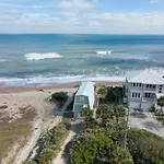Oasis Beach House, 2 Bedrooms, Sleeps 6, Beach Front, Hdtv, Wifi