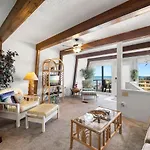 Oasis Beach House, 2 Bedrooms, Sleeps 6, Beach Front, Hdtv, Wifi