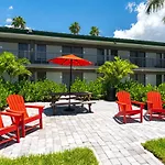 Room 127 - Waterfront, Heated Pool, Huge Tv, Tiki Bar & Grill