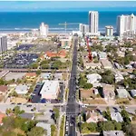 Lovely 2 Bedroom 1 Bathroom Retreat Minutes From The Beach