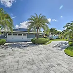 Luxe Cape Coral Escape With Pool 4 Mi To Beach