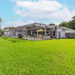 Spacious 3 Bed/2.5Bath Miami Home W/ Pool!