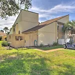 Cheerful 1-Bedroom Townhouse With Spacious Loft