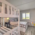 Relaxing Hudson Condo Steps From The Pool!