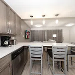 Red Roof Inn Plus+ & Suites Naples Downtown-5Th Ave S