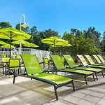 Comfort Suites Maingate East