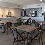 Best Western Navarre Waterfront