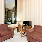 Super 8 By Wyndham Riviera Beach West Palm Beach
