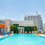 Iberostar Waves Berkeley Shore