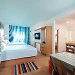 Universal\'S Endless Summer Resort - Surfside Inn And Suites