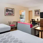 Downtown Hollywood Gardens Inn & Suites