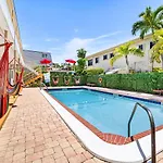 Steps To The Beach Holiday Home Pool Boardwalk
