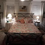 Nana\'S Cheerful Cottage