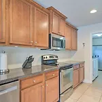 Spacious Cape Coral Retreat With Lanai And Pool!