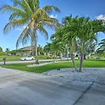 Spacious Cape Coral Retreat With Lanai And Pool!
