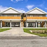 Family-Friendly Tampa Home Less Than 3 Mi To Ocean!