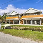Family-Friendly Tampa Home Less Than 3 Mi To Ocean!