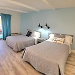 Satellite Motel