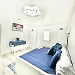 Adorable Studio In Downtown Cape Coral Near Beach!