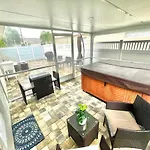 Adorable Studio In Downtown Cape Coral Near Beach!