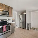 Charming 3 Bed/Ba Home W/Pool And Lake View!