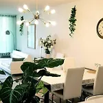 Upscale Apartment At Sunny Isles Beach