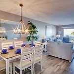 El Matador 332 - Gulf Front With Beautiful Views Of The Gulf And Pool
