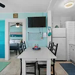 Mermaids Grotto Waterfront 1Br Apt With Bay View
