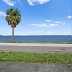 Mermaids Grotto Waterfront 1Br Apt With Bay View