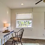 St Petersburg Hideaway With Fire Pit And Grill!