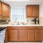 Perfectly Situated 2-Br Residential Home In Largo- Close To Beach And Everything!!