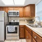 Perfectly Situated 2-Br Residential Home In Largo- Close To Beach And Everything!!