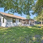 Pet-Friendly Crystal River Home With Hot Tub!