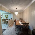 Cheerful 3-Bedroom Home, Free Parking On Premises