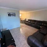 Cheerful 3-Bedroom Home, Free Parking On Premises
