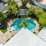 Hollys Hacienda With Heated Pool And Patio Area