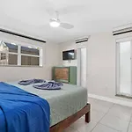 Hollys Hacienda With Heated Pool And Patio Area