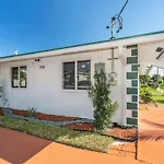 Roxanas 3Bed 2Bath Home With Modern Interior And Bbq Backyard