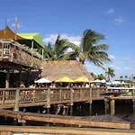 Chic Suite By The Beach