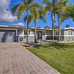 Modern Seminole Home With Patio, 3 Mi To Beach!